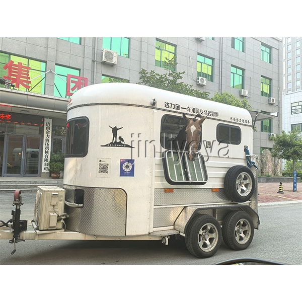 運（yùn）馬車