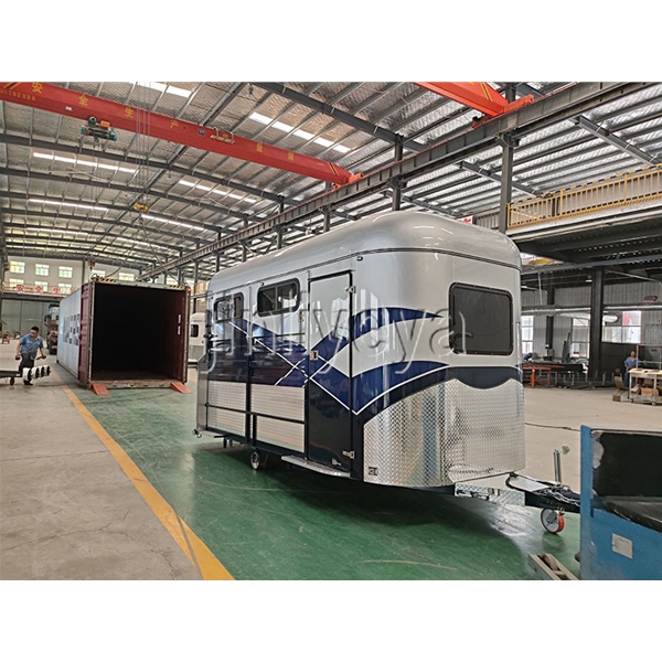 牧民遊牧車