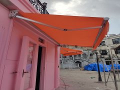 伸縮雨棚都被普遍用以什麽地方，伸縮雨棚（péng）的（de）優